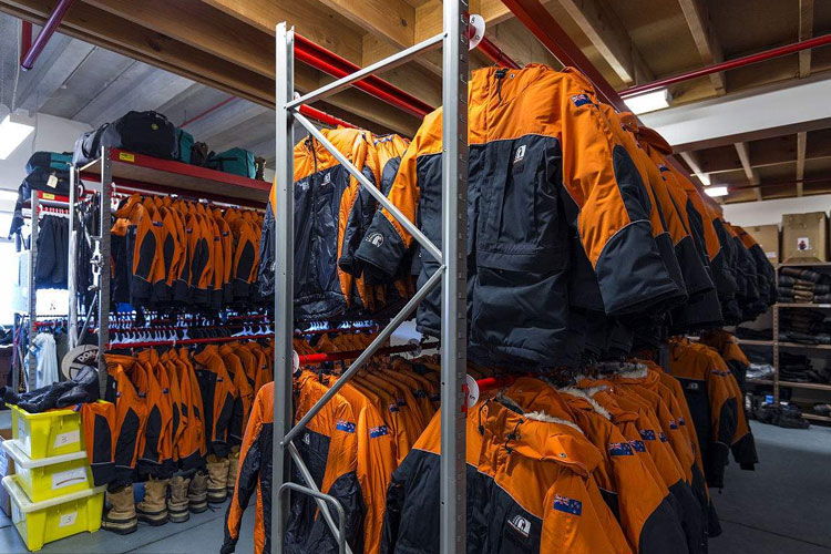 服裝倉庫如何除濕？倉庫除濕機輕松應對潮濕問題